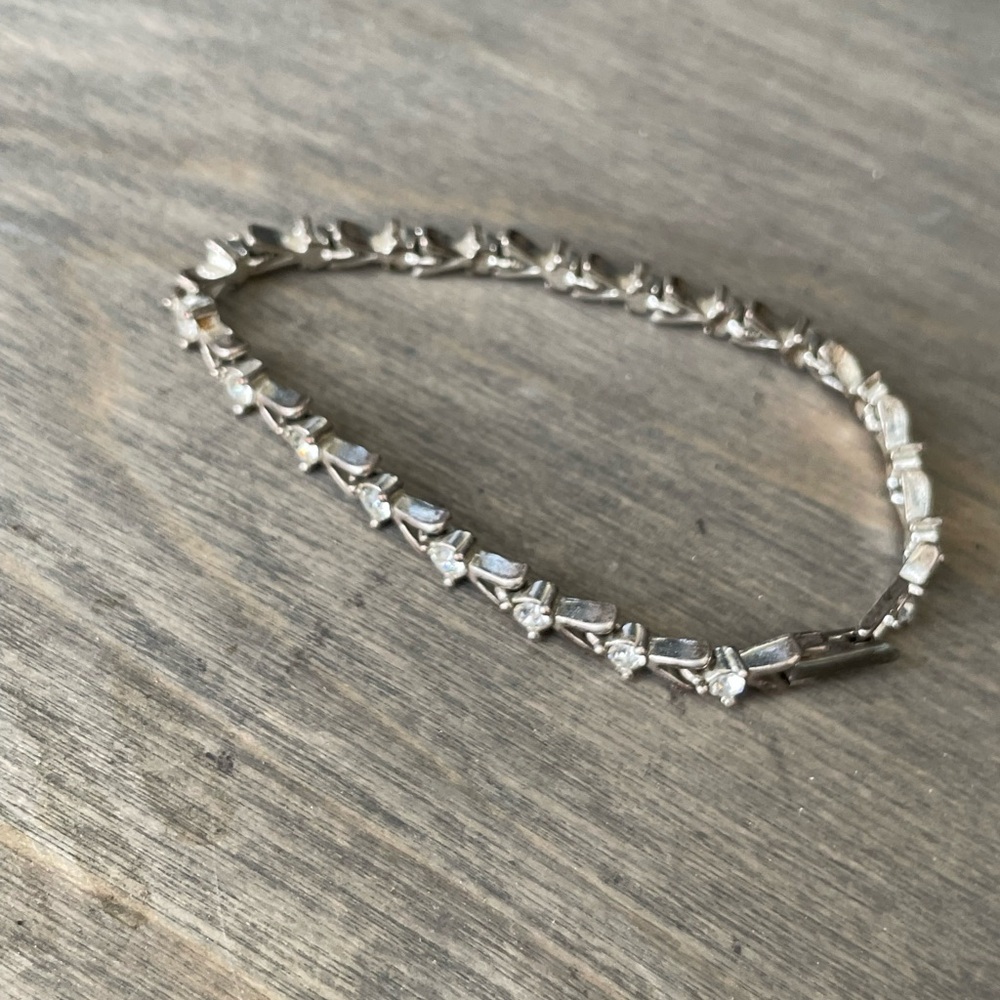 Vintage Avon Rhinestone Tennis Bracelet Silver Tone Chevron Link